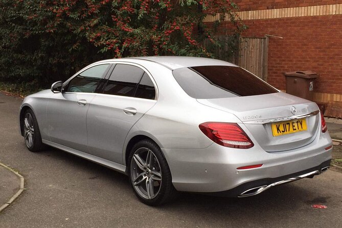 One Way Taxi Transfer from Gatwick Airport to London - Waiting Time Rules: The Included Hour and the Extra Minute Fee