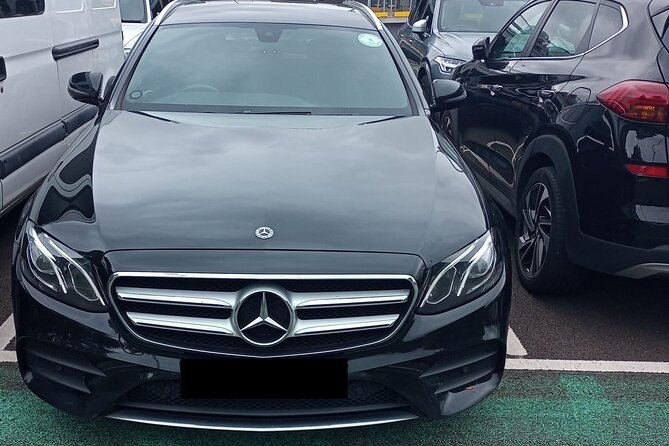 One Way Taxi Transfer from Heathrow Airport to London - Waiting time, parking charges, and London-only pricing