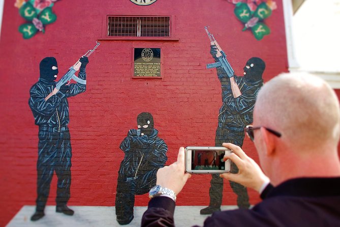 Original Private Belfast Troubles and Peace Cab/Taxi Tour 2 Hours - International Mural Wall on Divis Street: art that carries names and causes