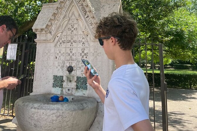 Outdoor Adventure Game in London - Holborn and the British Museum area: where clues meet landmark London