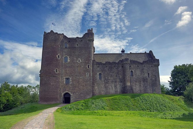 Outlander Day Tour - Stop 2 Midhope Castle for Lallybroch: The Fast Lallybroch Hit