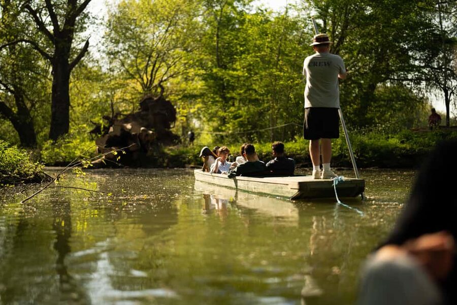 Oxford: Alumni-Led Walking & Punting Tour w/opt New College - Why this Oxford combo works: campus walk plus the Cherwell punt