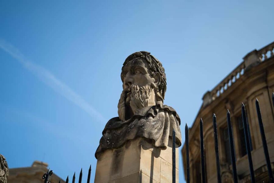 Oxford: Alumni-Led Walking Tour w/New College Entry Option - New College entry option: what you get and how to plan your expectations