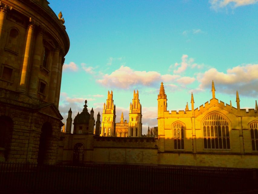 Oxford: C.S. Lewis & J.R.R. Tolkien Guided Walking Tour - The Optional Pub Stop: A Social Reset Between Colleges