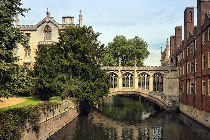 Oxford & Cambridge Universities Tour - Starting in London: Coach Comfort, Headsets, and the Best Way to Beat Stress
