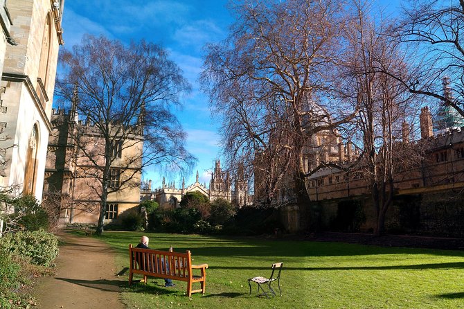 Oxford City and University Walking Small Group PUBLIC Tour - A 90 minute Oxford tour that keeps the pace brisk