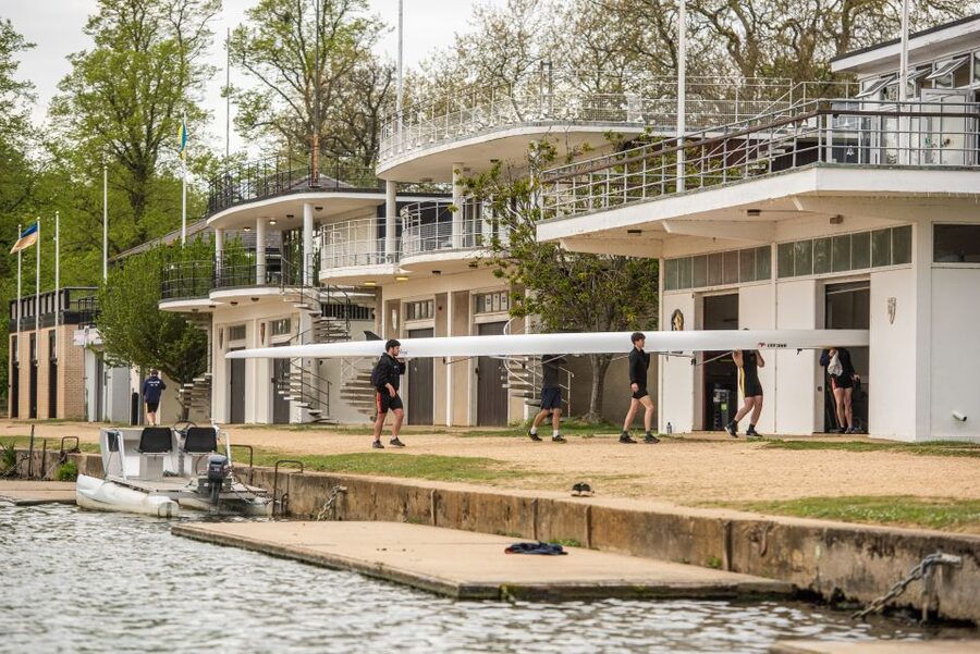 Oxford: Evening Sightseeing River Cruise with a Cocktail - On-Board Comfort and the Small-Group Advantage