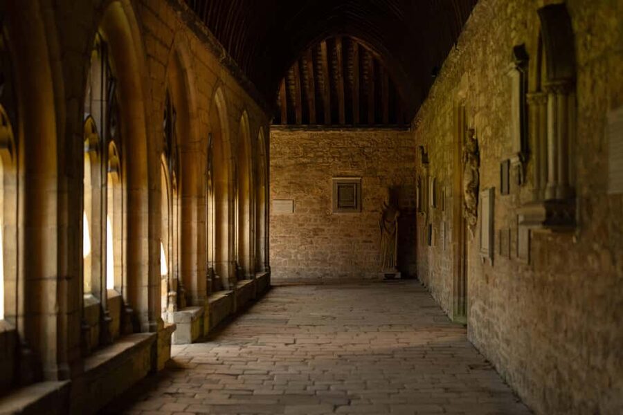 Oxford: Harry Potter Film Tour Led by University Alumni - A 90 Minute Walk That Keeps Moving (Moderate Pace, Real Streets)