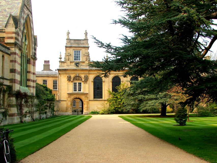 Oxford: Official University and City Walking Tour - Inklings pubs, Inspector Morse streets, and why Oxford drinks so well