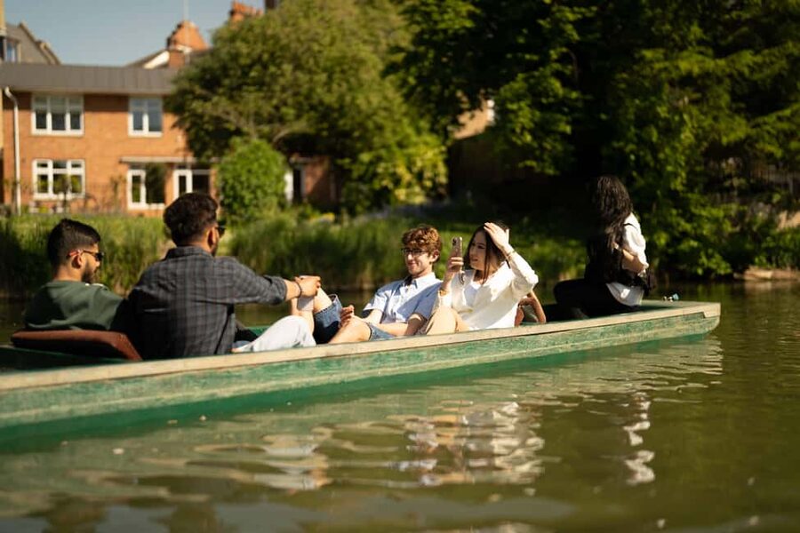 Oxford: Punting Tour on the River Cherwell - Magdalen Bridge Boathouse: Where the Ride Begins