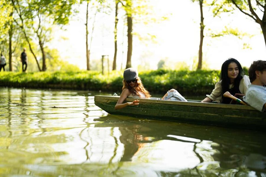 Oxford: Punting Tour on the River Cherwell - St Hilda’s College Gardens: Oxford’s Quieter Side