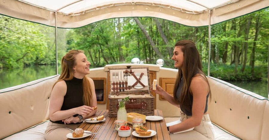 Oxford: Scenic Sightseeing Cruise with Gourmet Picnic - Meeting at The Folly, then heading out on Oxford’s waterway