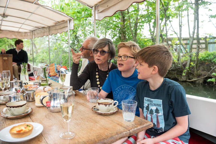 Oxford: Scenic Sightseeing Cruise with Gourmet Picnic - Port Meadow and Godstow: a prehistoric common and a literature trail