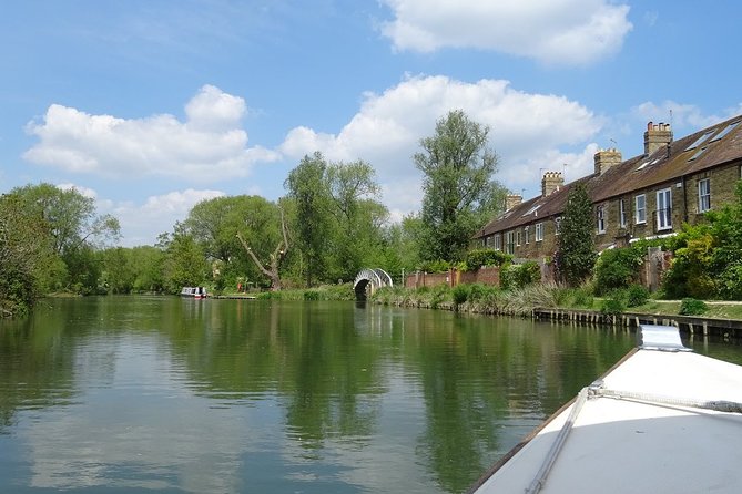Oxford Sightseeing Picnic River Cruise - Folly Bridge and Port Meadow: The Oxford River Scene at Its Calmest