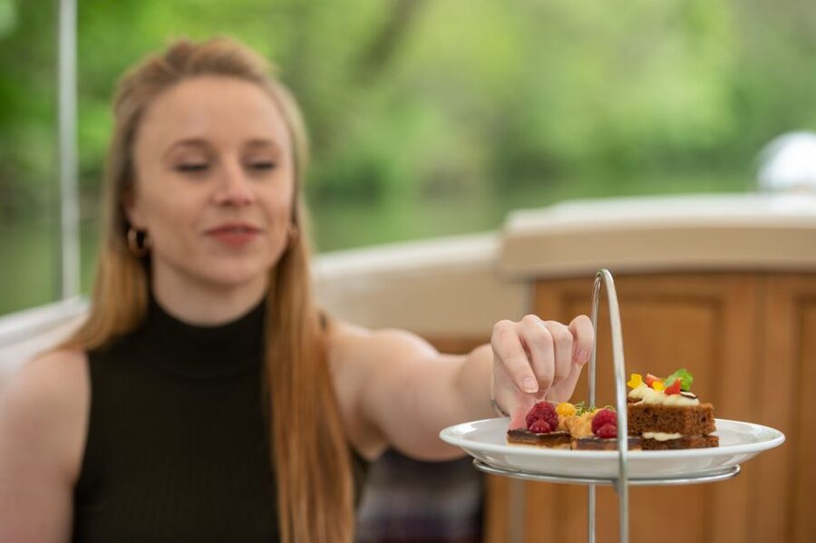 Oxford: Sightseeing River Cruise with Afternoon Tea - Coming through Iffley Lock, then switching to a calmer scene