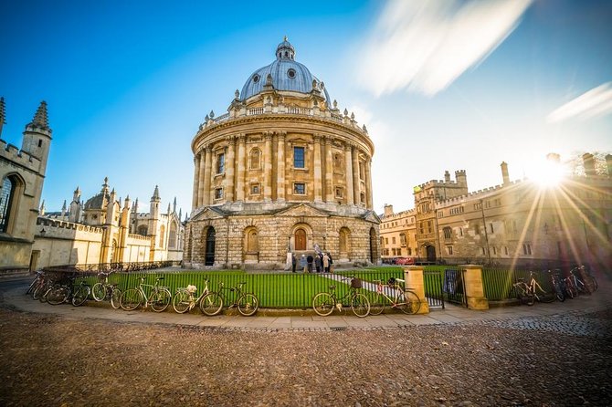 Oxford University Walking Tour by Alumni™ & Optional New College - A Student-Run Walk That Turns Oxford Into a Story