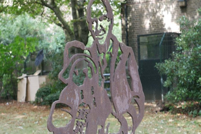 Paddington Bear Walking Tour - The guide makes or breaks it, and this one leans fun
