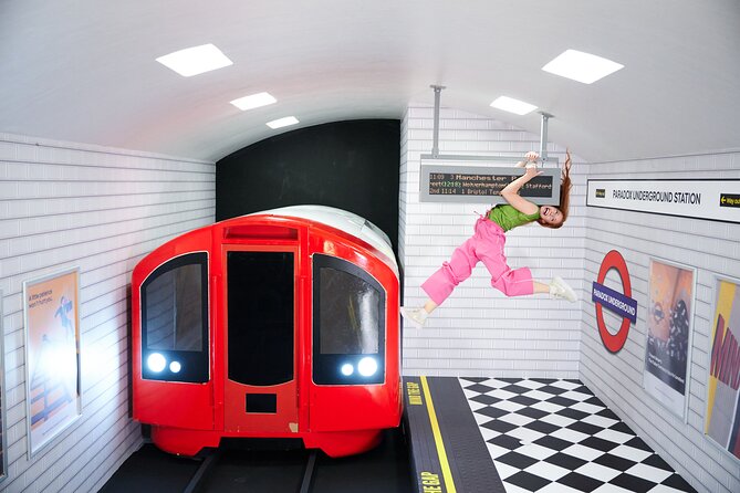 Paradox Museum London Admission Ticket - Paradox Tunnel: negotiating the trick without losing balance