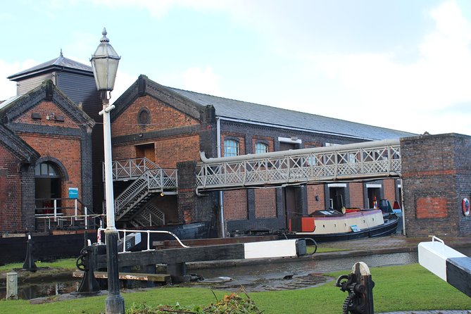 Peaky Blinders Coach Tour of Outer Liverpool & The Wirral - St George’s Hall area: where the story links to real inspiration