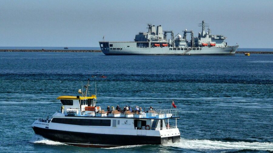 Plymouth: 1-Hour Scenic Harbour Cruise - Onboard comfort: toilets, a licensed bar, and the commentary style