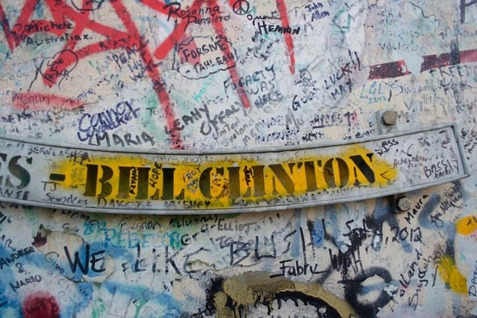 Political Taxi Tour Belfast (1-7 People) - Stop 2: Peace Wall Signings, Including Bill Clinton’s Name