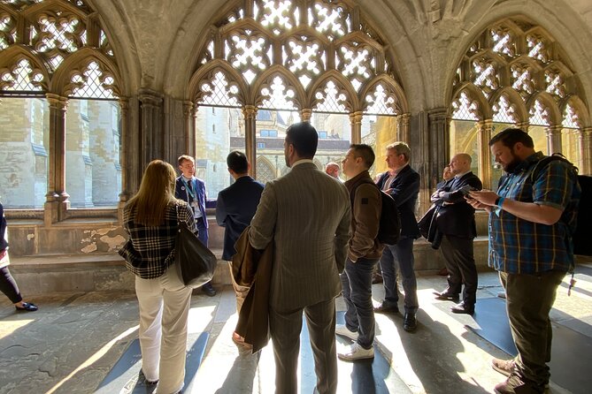 Priority Access Westminster Abbey Tour with a Professional Guide - First stop: finding your way at Westminster Abbey Shop