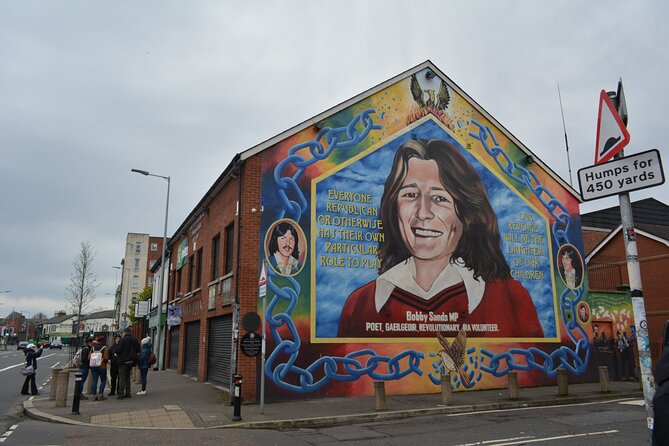 Private 1 Hour Belfast Taxi cab Tour - Divis: why one Peace Wall remains standing