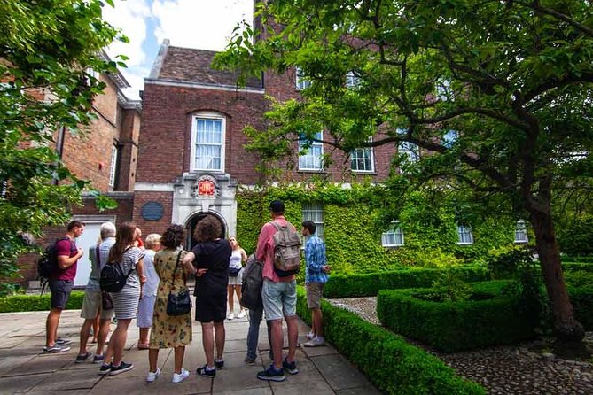 Private 2-Hour Cambridge Walking Tour With University Alumni Guide - Fitzwilliam Museum and Senate House: quick hits, big clues