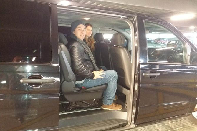 Private Arrival Transfer from Heathrow Airport to London - Group size and what private really means here