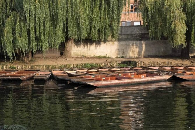 Private Cambridge Punting Tour - Passing under the Bridge of Sighs at St John’s College is the photo moment