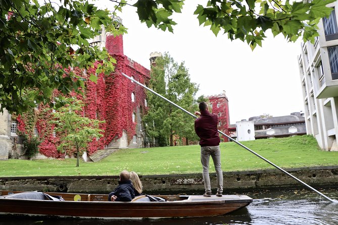 Private Chauffeur Punt Tour - The 50-minute glide: how the timing shapes the views