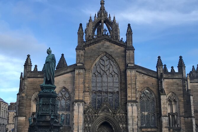 Private Edinburgh City 4-Hour Guided Tour in a black cab LEVC TX - Arthur’s Seat and Calton Hill: Best Views, Minimal Fuss