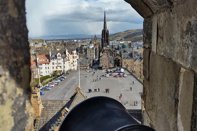 Private Edinburgh Full Day Guided Tour in a Black Cab LEVC TX - Greyfriars Bobby and Surgeons’ Hall, Edinburgh’s surprising twists