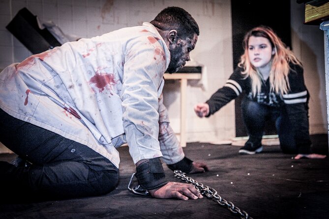 Private Escape Room with a Zombie in London - The 30-minute check-in and themed briefing