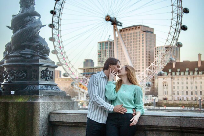 Private landmarks photoshoot for families and couples - Big Ben stop: phone booths, bridge angles, and the easy start