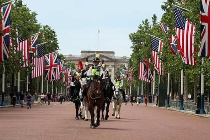 Private London Highlights Tour with Experienced Guide in Taxi - Price and value for a group of up to 6