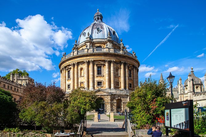 Private Oxford Walking Tour With University Alumni Guide - Sheldonian Theatre, Oxford Castle, and Landmark Views