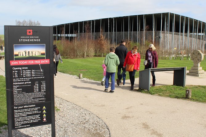 Private Pre Cruise Excursion Transfer London to Southampton Port Via Stonehenge - Price and value: when $596.48 is a smart deal and when it is not