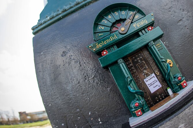 Private Self-Guided Dinky Door Hunt in Cambridge - Where you start: 24 Trinity St and why the meeting point helps
