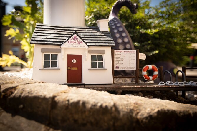 Private Self-Guided Dinky Door Hunt in Cambridge - Stop 1, All Saints Garden Art and Craft Market: the quest begins at a creative hub