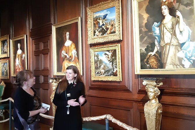 Private tour with an accredited expert guide Hampton Court Palace - Tudor Gatehouse, Courtyards, and the Working Kitchens Feeling