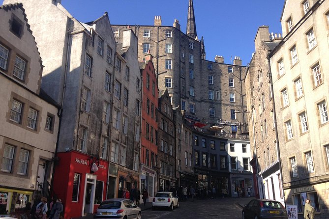 Private Walk: Edinburgh Old Town and New Town - What a great local guide changes for you