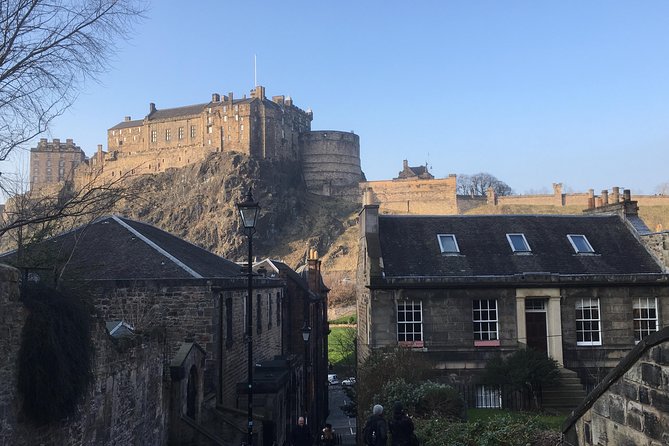 Private Walk: Edinburgh Old Town and New Town - Pop culture and storytime, without losing the plot