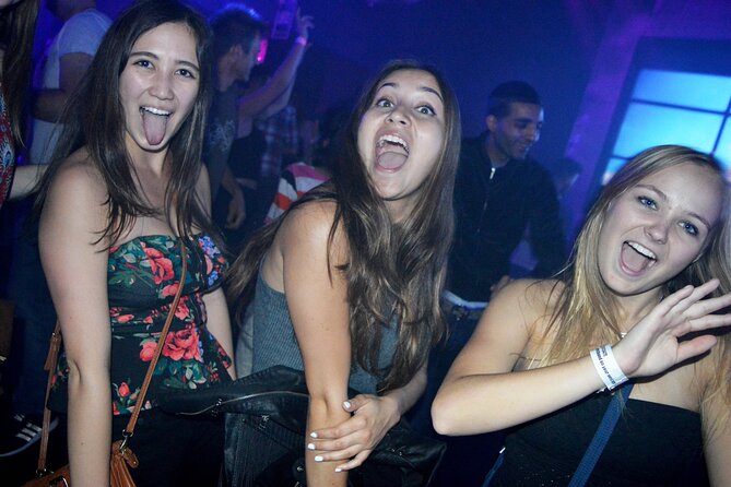 Pub Crawl in Edinburgh - What the nightlife energy is really like