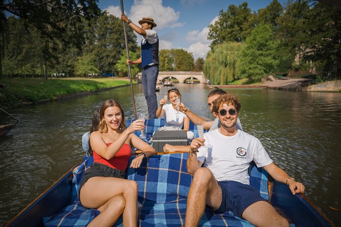 Punting Tour in Cambridge - Choosing a time, dressing for weather, and avoiding crowd stress