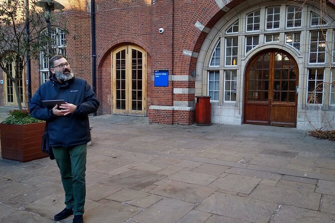 Queen Highlights Walking Tour of London - Stop 5: The 1 hour 30 minute Kensington highlights section