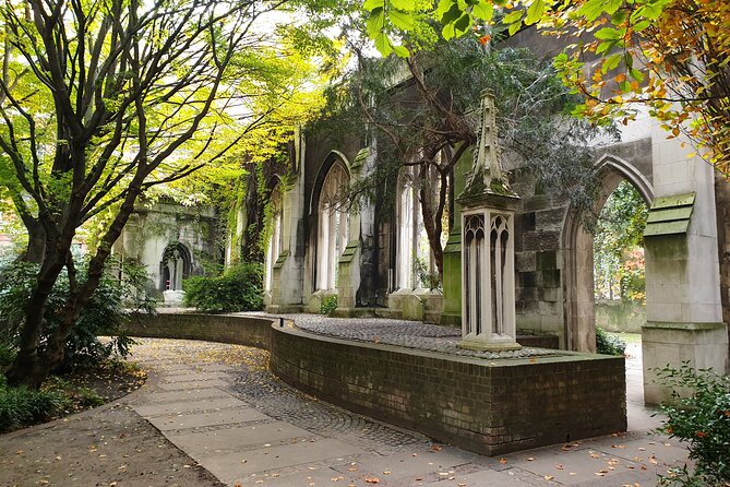 Roman Ruins to Blitz Bombings: A Walking Tour of London's Fiery History - The Monument to the Great Fire: reading 1666 at street level