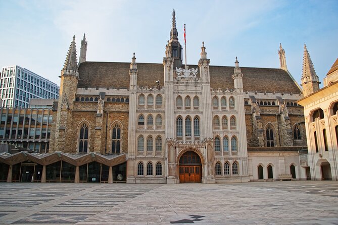Roman Ruins to Blitz Bombings: A Walking Tour of London's Fiery History - Guildhall: 15th-century governance in one stop