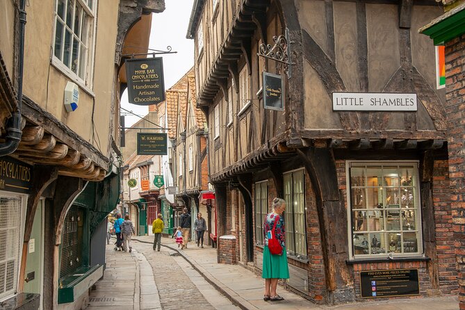Romans, Vikings and Medieval York: An Audio Tour - Treasurer’s House ghost story and Stonegate’s street theatre
