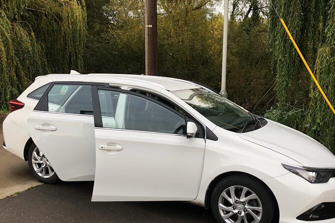 Round Trip Taxi Transfer - Heathrow Airport To & From London - The ride experience: pickup, the vehicle, and getting to London